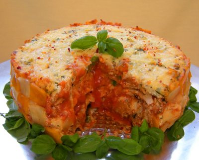 http://www.sweetntreats.com/blog/wp-content/uploads/2011/07/lasagna-cut-d.jpg